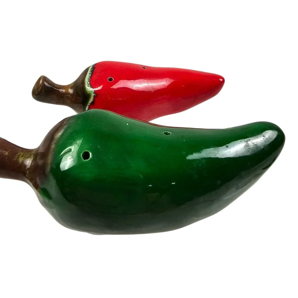 Vintage Ceramic Chili Pepper Salt and Pepper Shakers Red Green Southwestern 3